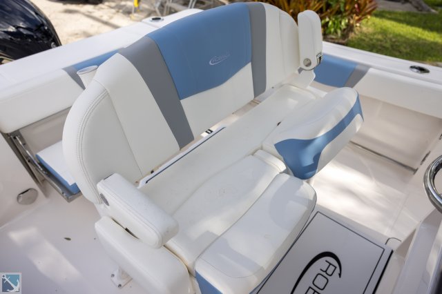 New 2024 Robalo R230  Boat for sale